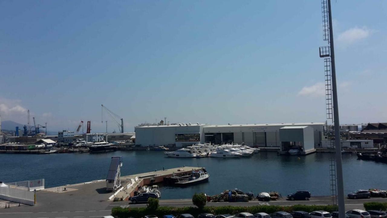 Relax In Darsena - Savona Apartment ภายนอก รูปภาพ